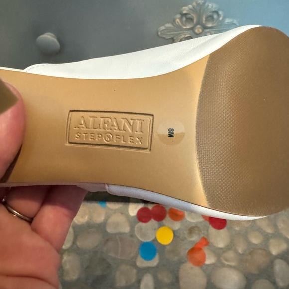 ALFANI โ Junneelโ in white with FUN& UNIQUE heels- zoom in for all the details! - Picture 11 of 15